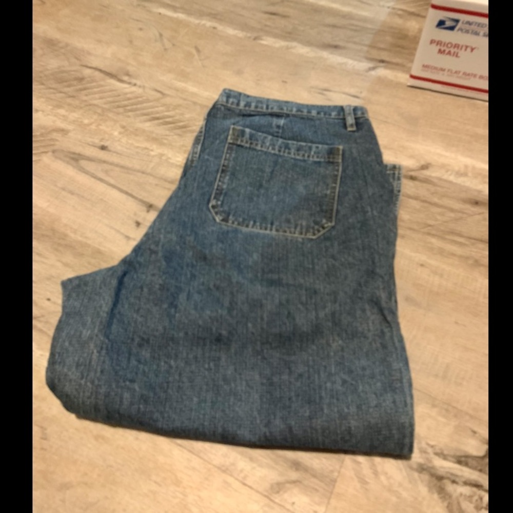 Faded Glory Capris 18